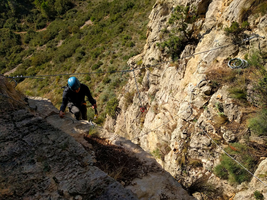 Salimos del péndulo por una mini cornisa 