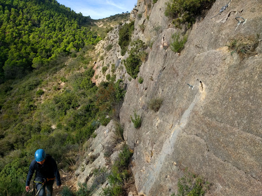 Inicio de trepada en la vía ferrata Sergi 