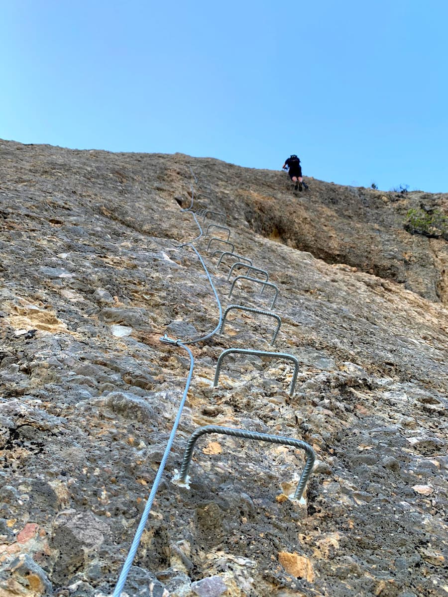 Subida vertical con desplome de la última tirada de grapas II 