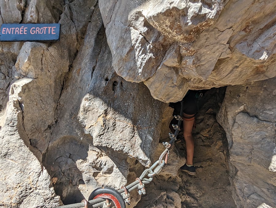 Entrada a la zona de espeleología 