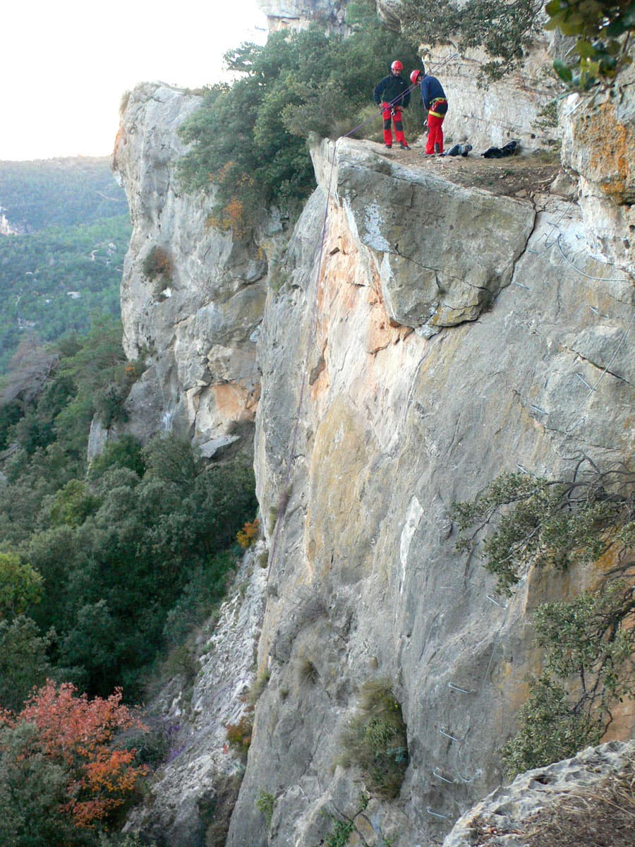 Vista del final de la vía ferrata desde el refugio de los Carlistas -rapel de 15 metros para regresar al inicio de la vía ferrata- 