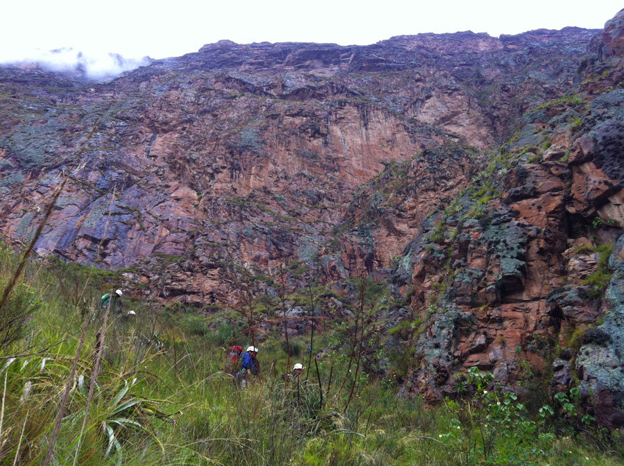 Return route surrounded by crags 