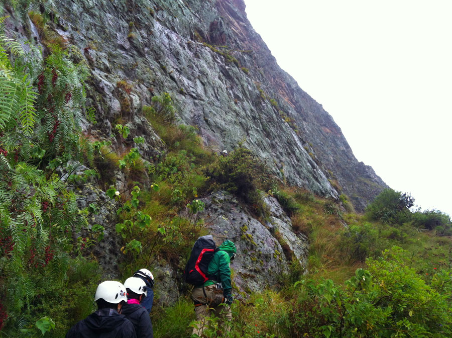 Short approach path to the wall 