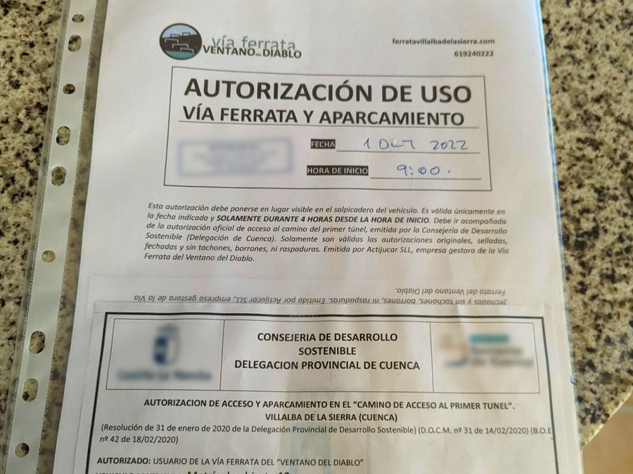 Ficha de autorización de la vía ferrata te da 4 horas de permiso -se deja en el vehículo- 