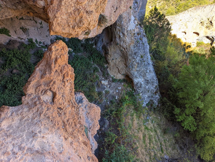 Cueva y puente nepalí de 10 metros 