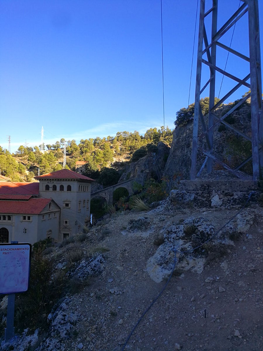 Poste de electricidad que nos sirve de referencia para el inicio de la vía ferrata 