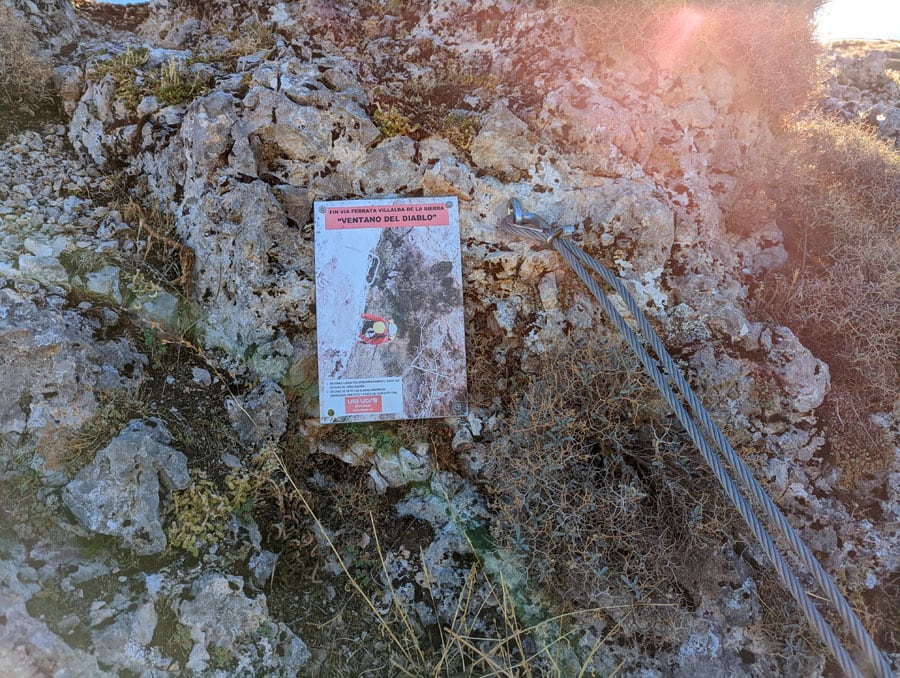 Cartel informativo del final de la vía ferrata 
