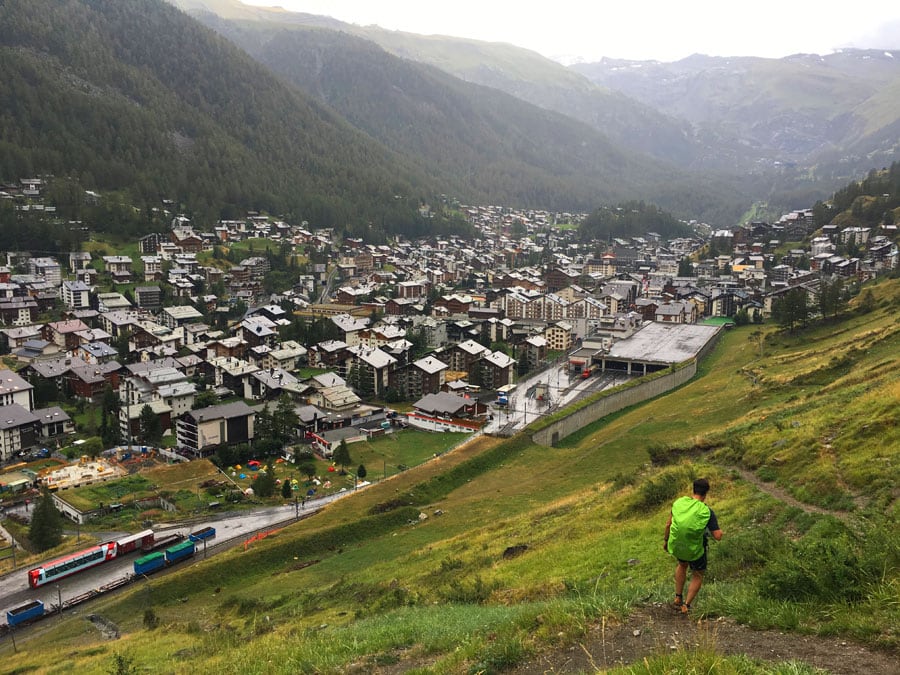 Camino de la estación de tren de Zermatt 