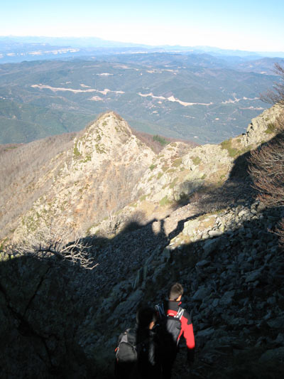 Iniciamos el descenso de les Agudes por el GR-5.2 