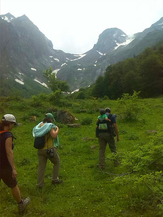 Subiendo por el prado de les Cabanes 