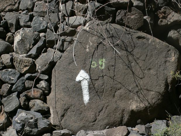 Último indicador del descenso - con flechas y los 5,5 km recorridos - 