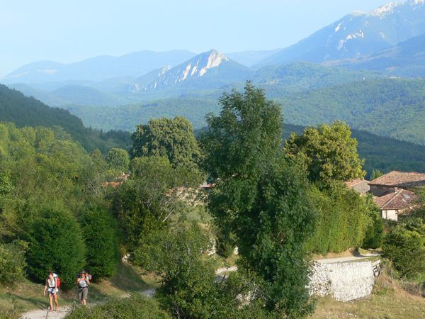 Vistas a Montsegur subiendo al castillo de Roquefixade 