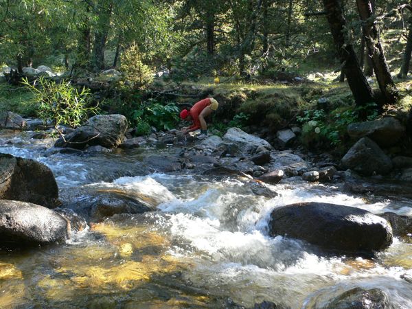 Lavándonos la cara en el río 