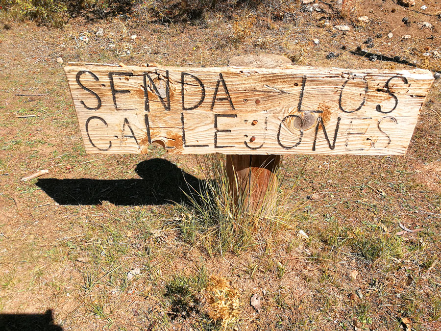 Cartel de inicio de la senda de Los Callejones 