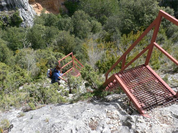 Escaleras de accesos al abrigo de Chimiachas 