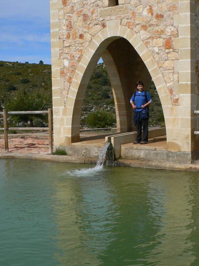 Salida de agua de las Balsas de Basacol 