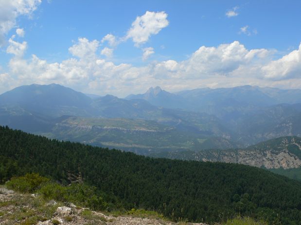 Amplias vistas hacia el Pedraforca 