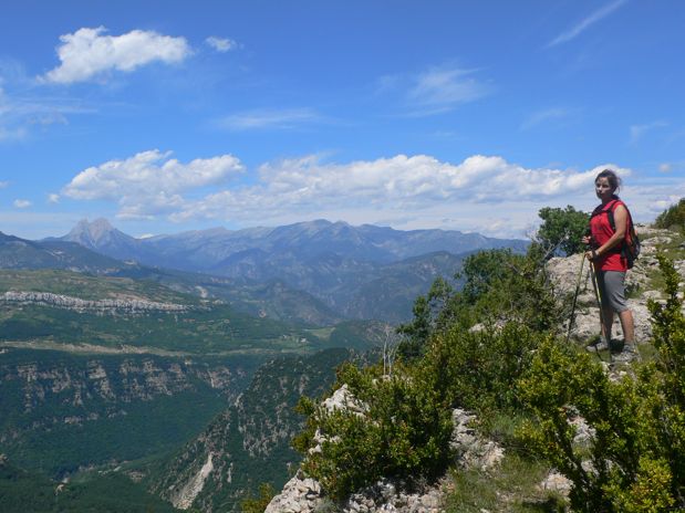 Cerca de la Foradada y en los límites del risco tenemos grandes vistas sobre los Riscos de Vallcebre y el Pedraforca 