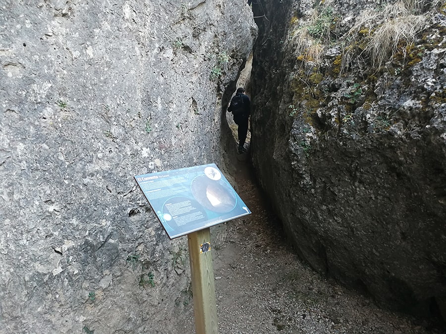 Estrechez para ir a la parte posterior del Convento -fuera de ruta- 