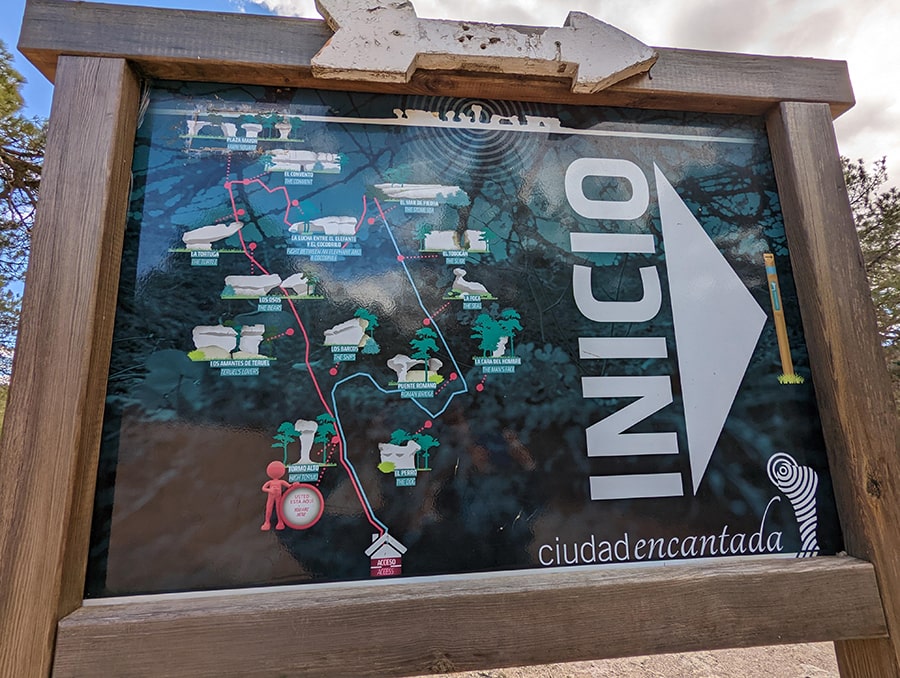 Panel informativo con el recorrido y las diferentes formaciones 