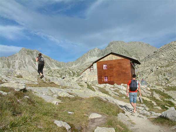 El refugio de Colomina a tiro de piedra 