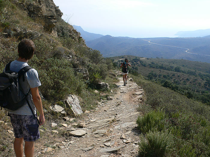 Camino de bajada a Cala Jòncols 