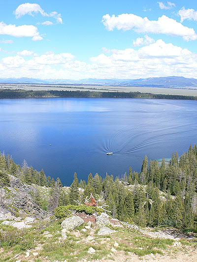 Vistas desde el Observation Point - en el lago vemos el bote que se dirige al muelle oeste- 
