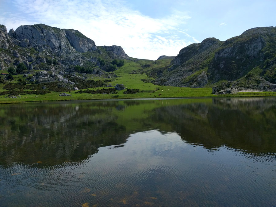 Vista del lago de la Ercina 