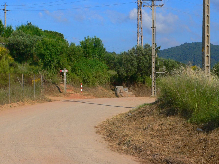 Vista atrás hacia la fuente cercana a les Escletxes 