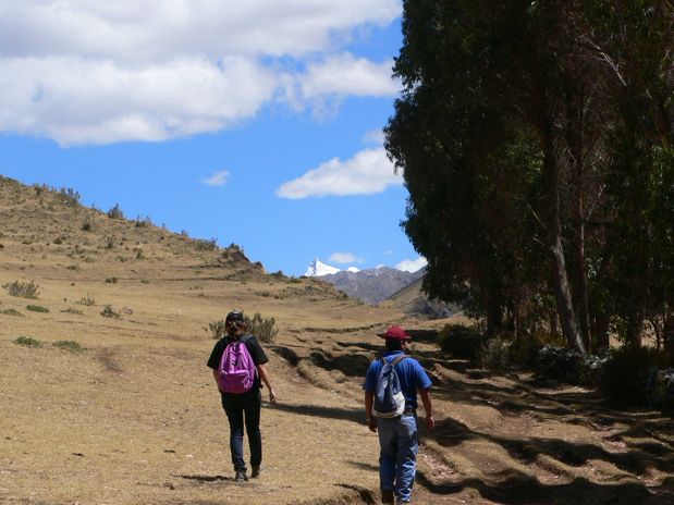 De camino a la laguna Papacocha vemos el nevado Pariacaca 