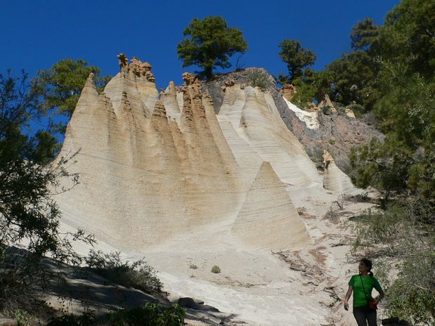 Vista del Paisaje Lunar al pie de las formaciones más esbeltas 