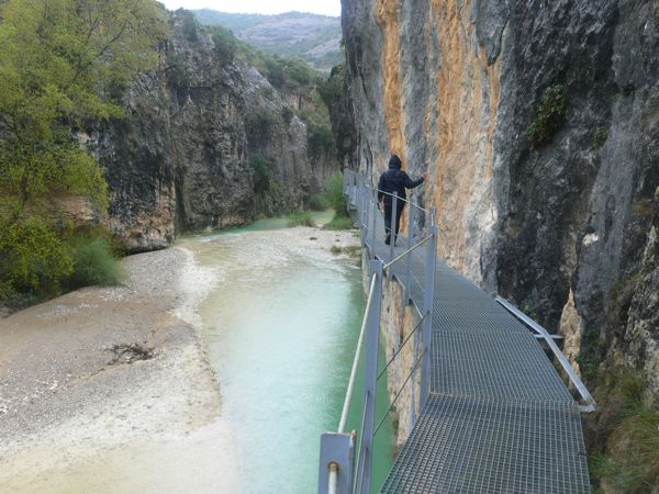 La misma pasarela sobre el río 
