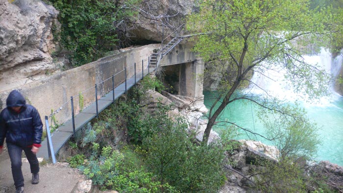Paso por la presa del Vero 