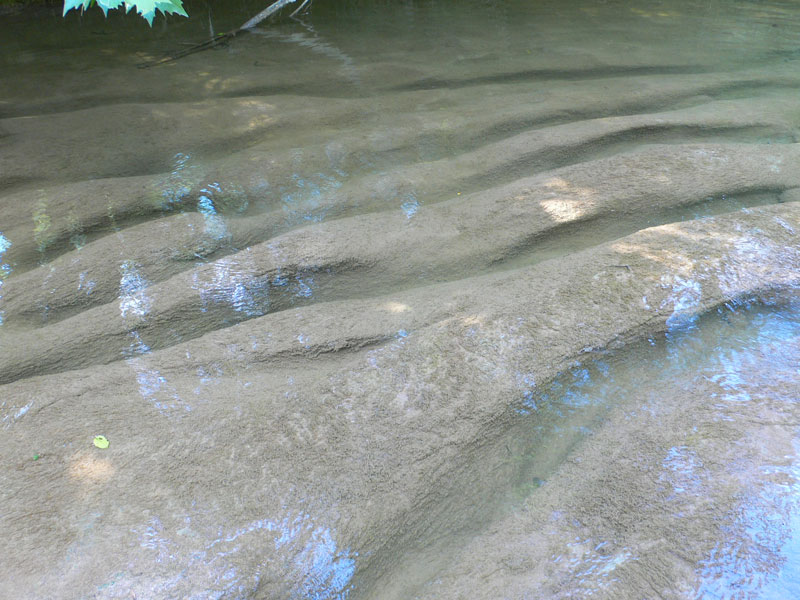 Canales erosionados en la riera de Merlès 