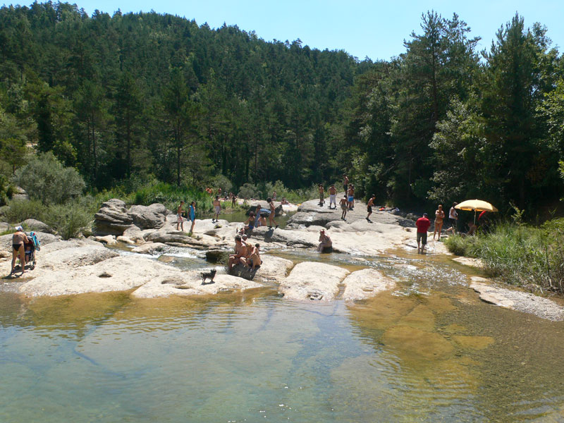 Primeras zonas de baño muy concurridas cerca del camping 
