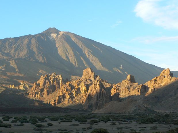 Vista general de Los Roques de García desde el mirador de carretera del Llano de Ucanca  
