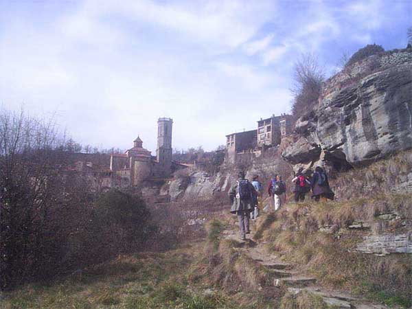 Entramos a Rupit por la Plana d en Serra 