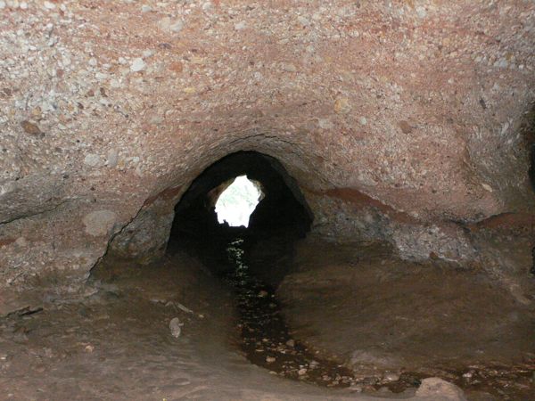 Vuelta atrás vemos la salida de la cueva 