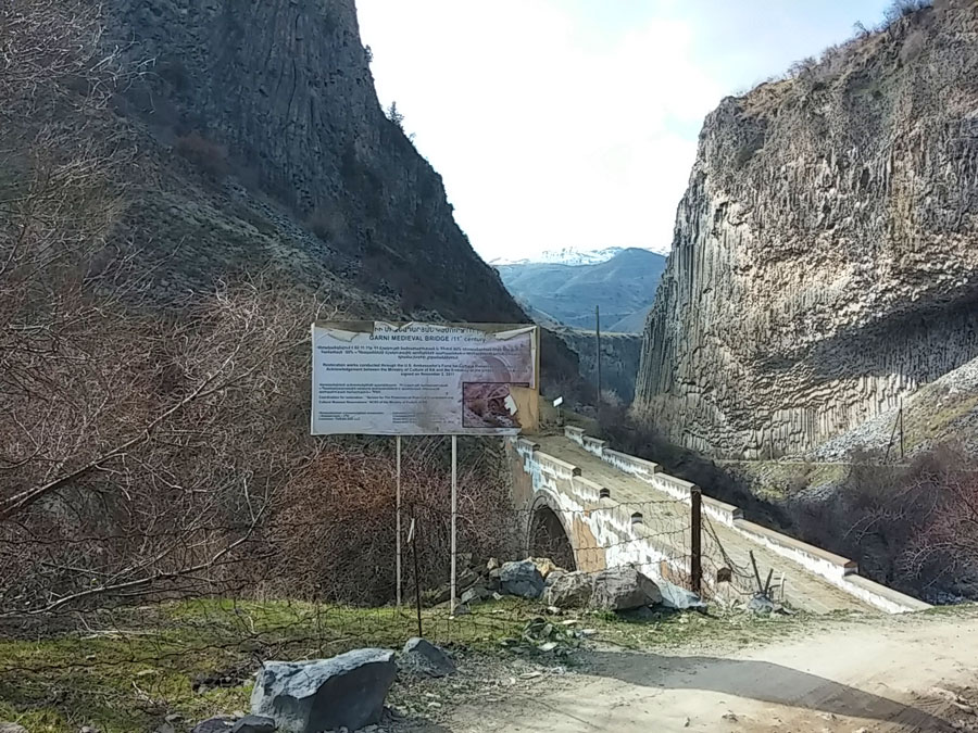 Cartel del puente medieval 