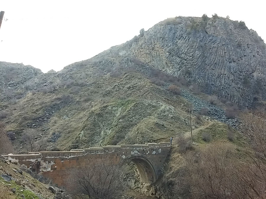 Vistas al puente medieval 