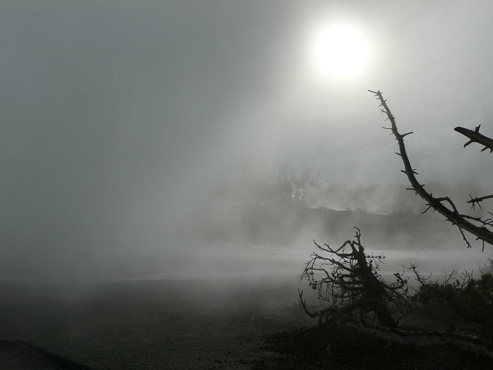 Se esconde el sol entre los vapores 