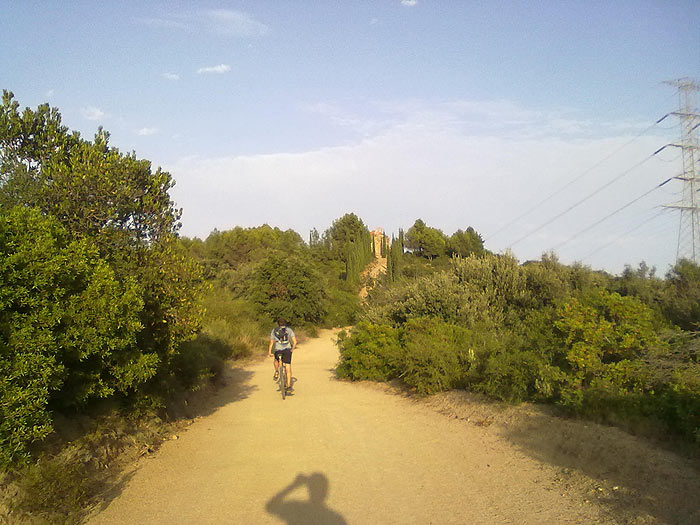 Pista hacia la ermita de Sant Climent