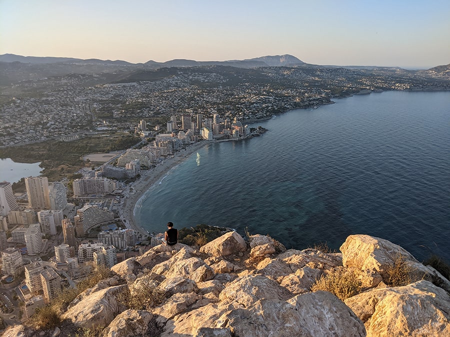 Cima del Peñón de Ifach con vistas al noreste