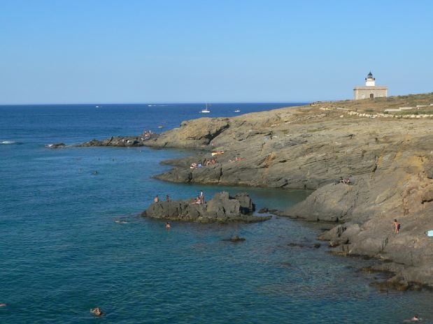 Dejamos atrás el faro de S'Arenella