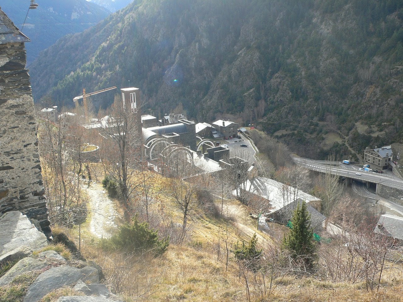 Santuario de Nuestra Señora de Meritxell desde el camino
