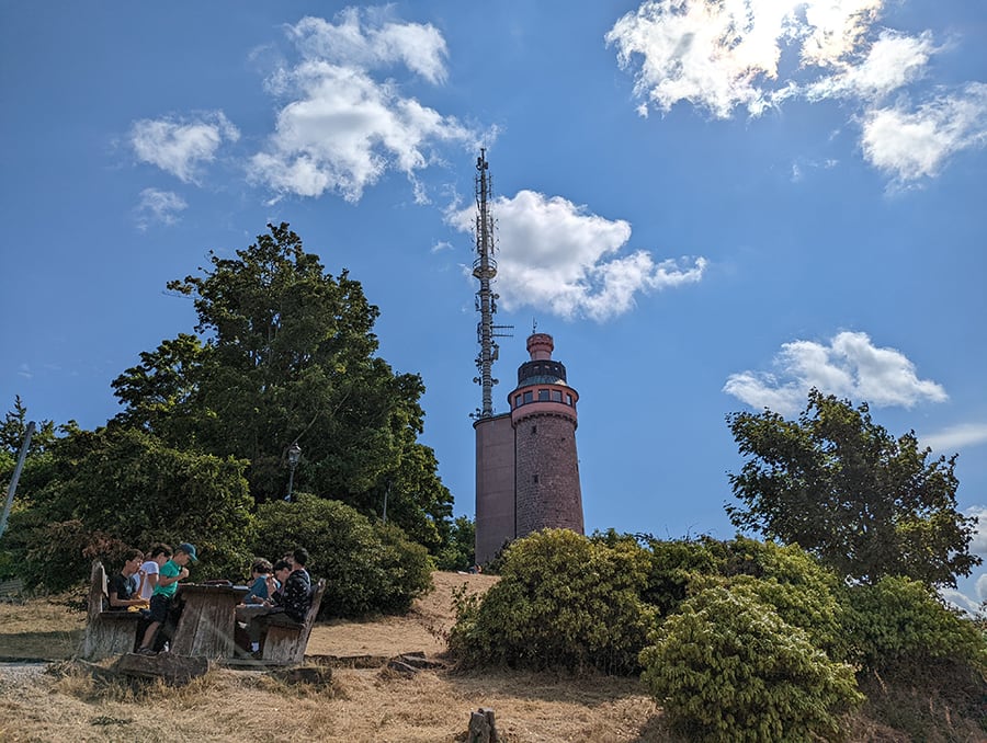 La torre mirador de la cima del Merkur