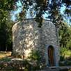 Ermita circular del Sant Adjutori. Al lado se encuentra el horno ibérico / Bike route De Barcelona a Valldoreix 