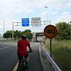 Saliendo de Barcelona por la carretera hacia Esplugues de Llobregat. Unos 200 metros no protegidos por carril bici / Bike route De Barcelona a la playa del Prat 
