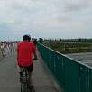 En la pasarela / Bike route De Barcelona a la playa del Prat 