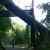 Cruzando por debajo de una instalación hidroeléctrica / Bike route Vía Verde des Gaves 